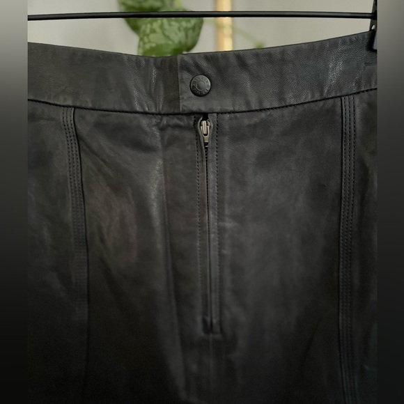Closed Detailed Stitching Lamb Black Leather Skirt ~ Size S - Picture 3 of 10